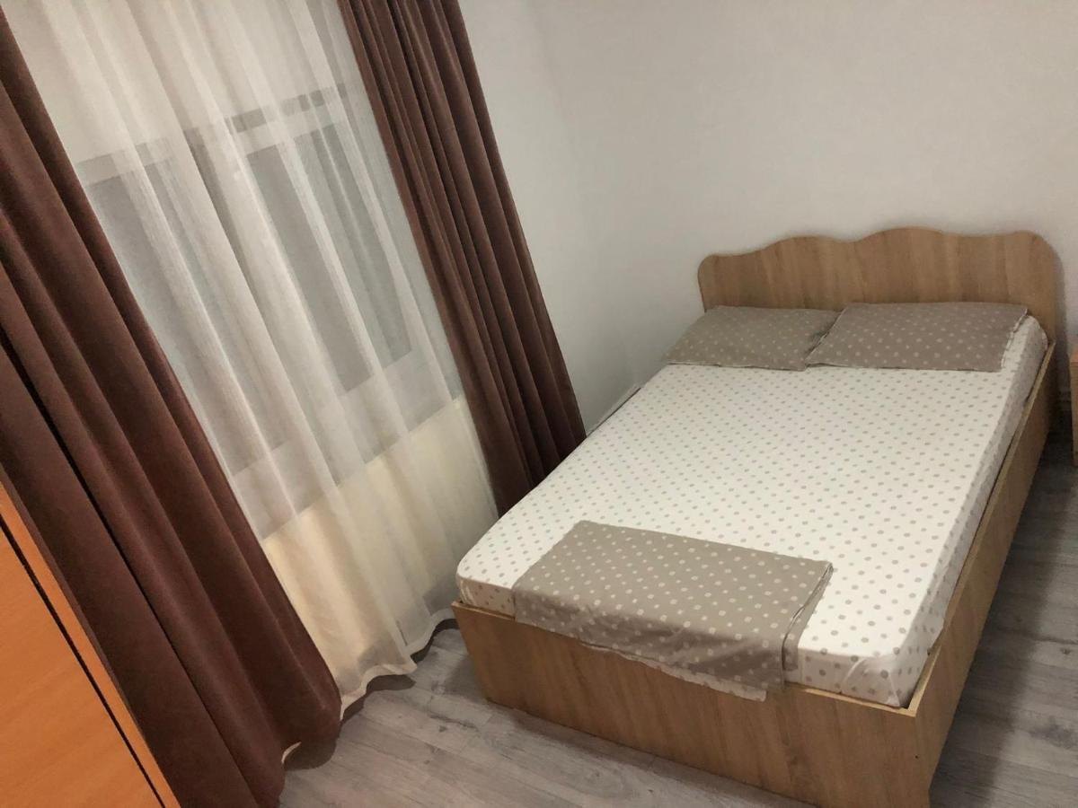 Apartament Targoviste In Regim Hotelier Cu 2 Camere Exterior photo